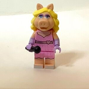 Lego Singing Miss Piggy Minifigure Limited  Edition w/ microphone Muppets Disney